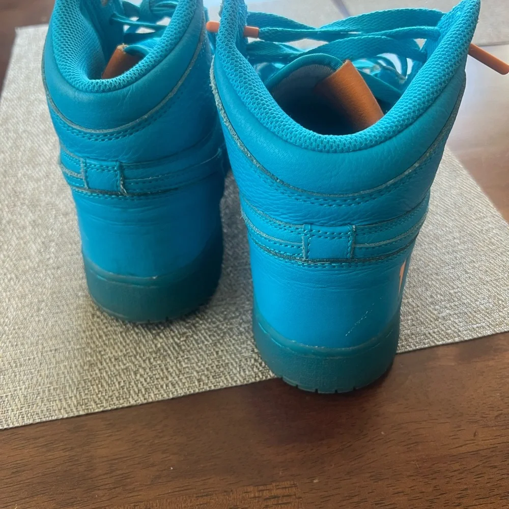 Nike minor have sneakers